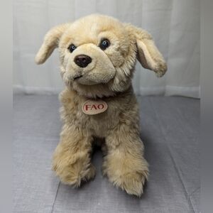 2015 FAO Schwarz Toys R Us Golden Retriever Dog Sitting Plush Toy Medium 12”